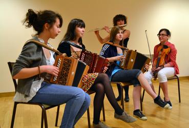 Iconographie - Bal avec l'Ecole départementale de musique traditionnelle