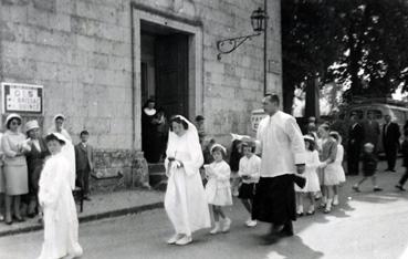 Iconographie - Procession des communiantes