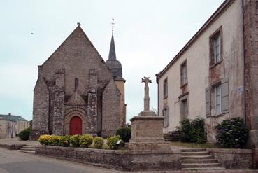 Iconographie - L'église, le calvaire et l'ancien presbytère