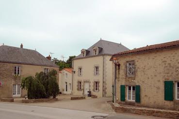 Iconographie - Maisons de maîtres XIXe siècle près de léglise