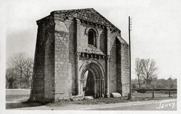 Iconographie - Façade de la vieille église (XIIe siècle), route de Montaigu