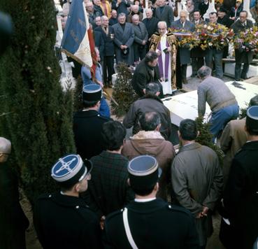 Iconographie - Ré-enterrement du maréchal Pétain