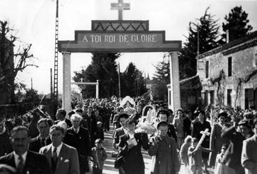 Iconographie - Souvenir de la mission - Pâques 1953 - La procession