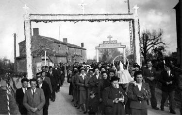 Iconographie - Souvenir de la mission - Pâques 1953 - La procession