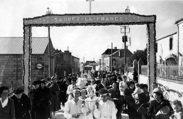 Iconographie - Souvenir de la mission - Pâques 1953 - La procession