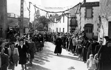 Iconographie - Souvenir de la mission - Pâques 1953 - La procession