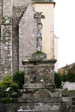 Iconographie - Croix hosanière sur le parvis de l'église