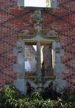 Iconographie - Les ruines du logis de la Vergne construit en 1858