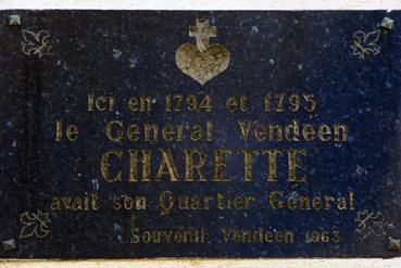 Iconographie - Plaque du Souvenir vendéen apposée à l'espace Charette