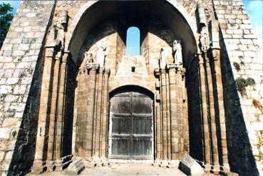 Iconographie - Le porche de l'ancienne église, côté intérieur