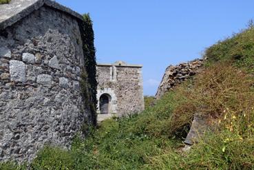 Iconographie - L'île Dumet - L'entrée du fort carré