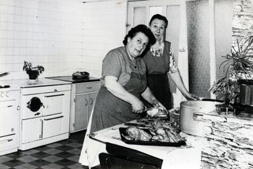 Iconographie - Isabelle Jauffrit cuisinière à l'Hôtel-restaurant Berthomé