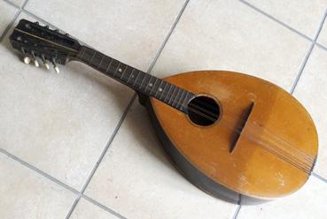 Iconographie - La mandoline de Louis Raballand (1912-1986)