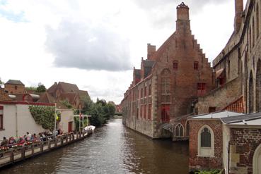 Iconographie - Brugge - Bâtiments anciens vus à partir de la promenade en barque