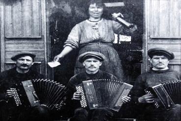 Iconographie - Anvers - Trois accordéonistes