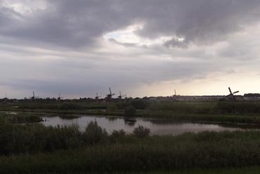 Iconographie - Kinderdijk - Le site des moulins de pompage au crépuscule