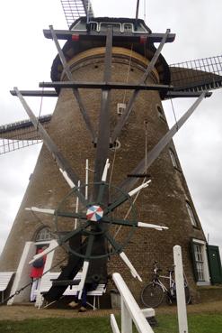Iconographie - Kinderdijk - Moulin rond en briques musée