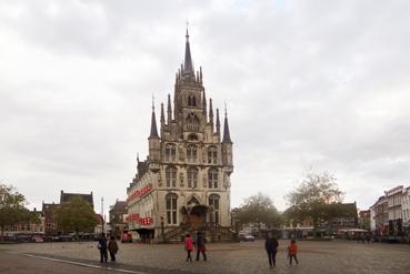 Iconographie - Gouda - La place du marché et l'hôtel de Ville