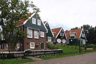 Iconographie - Marken - Maisons en bois et brique