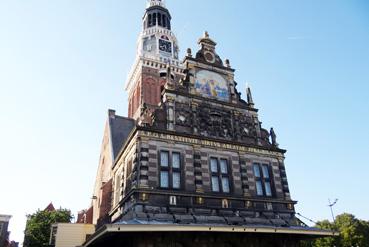 Iconographie - Alkmaar - Le marché au fromage - Balance publique du XIVe siècle