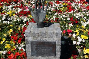 Iconographie - Hoorn - Main sculptée l'adieu