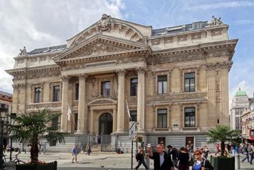 Iconographie - Bruxelles - Portail Est du Palais de la Bourse