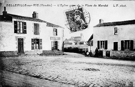 Iconographie - L'église prise de la place du Marché