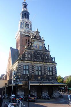 Iconographie - Alkmaar - Le marché au fromage - Balance publique du XIVe siècle