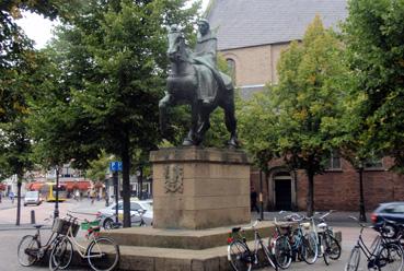 Iconographie - Utrecht - Statue de Saint-Willibrord