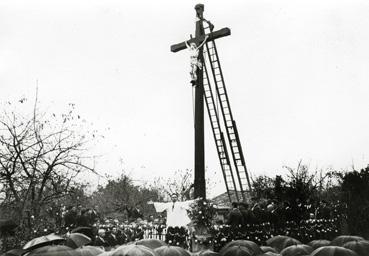 Iconographie - Souvenir de la mission de 1936 - Le prêche devant le calvaire