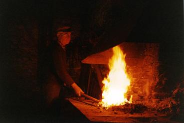 Iconographie - Gérard Minaud attendant le fer à rougir