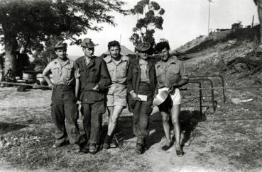 Iconographie - Algérie - Pose lors d'un cantonnement à Dra el Miza