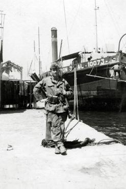 Iconographie - Algérie - Gérard Minaud sur le port d'Alger