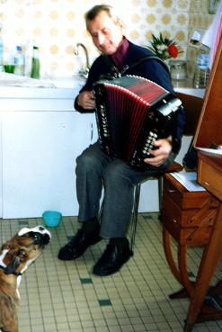 Iconographie - Eugène Ferré, accordéoniste amateur