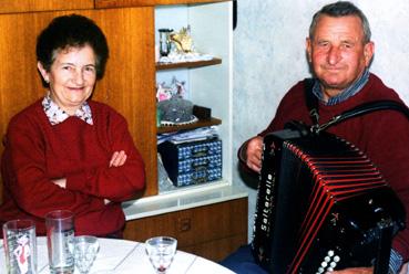 Iconographie - Eugène Ferré, accordéoniste amateur, et Gilberte son épouse