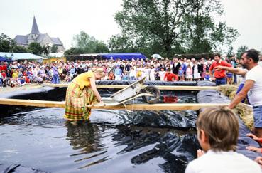 Iconographie - Kermesse - Course à la grenouille