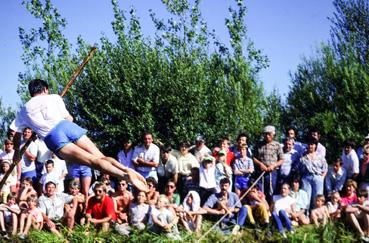 Iconographie - Concurrent du saut à la ningle aux Olympiades maraîchines