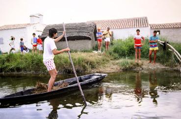 Iconographie - Formation à la navigation en yole, au Daviaud