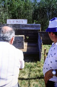 Iconographie - Kermesse - Jeu du palet dans un sabot