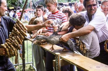 Iconographie - Kermesse - Jeu des anneaux pour couronner un canard