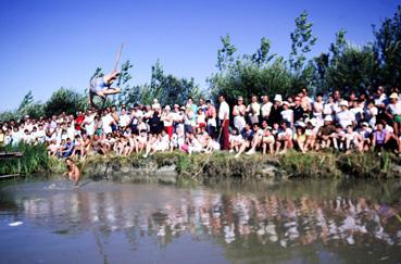 Iconographie - Saut du canal à la ningle aux Olympiades maraîchines