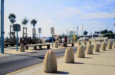 Iconographie - Front de mer, tranche 2 - Bancs publics face à l'avenue de la Mer