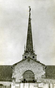 Iconographie - Pose de la croix et du coq de l'église