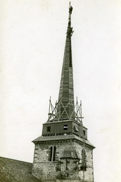 Iconographie - Pose de la croix et du coq de l'église