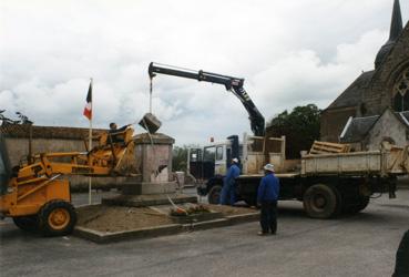 Iconographie - Déconstruction du monument aux Morts