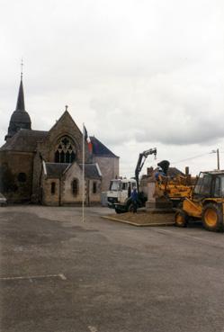Iconographie - Déconstruction du monument aux Morts