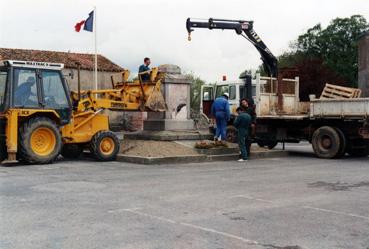 Iconographie - Déconstruction du monument aux Morts