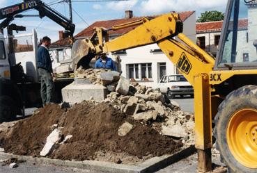 Iconographie - Déconstruction du monument aux Morts