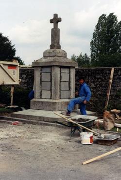 Iconographie - Reconstruction du monument aux Morts