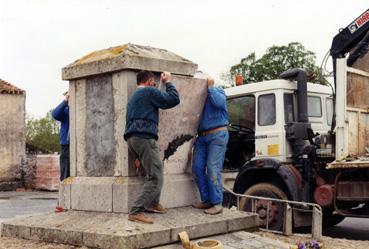 Iconographie - Déconstruction du monument aux Morts